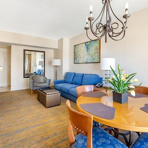 1 BEDROOM 1 KING DELUXE SUITE ACCESSIBLE TUB